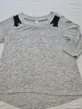 Per Seption Concept Marled Knit Top with Black Shoulder Detail Size Small